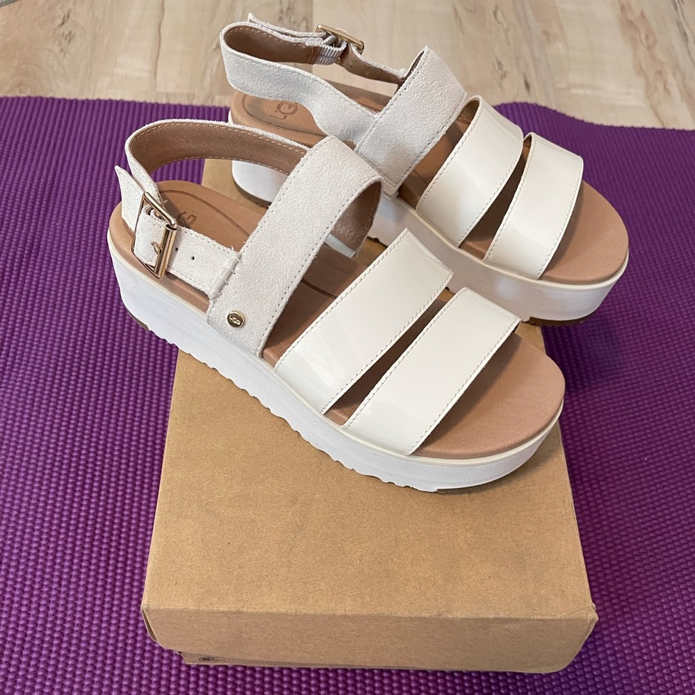 Ugg Braelynn Sandals - brand new - never worn